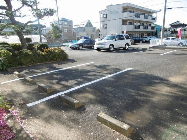 パラシオ・ラミーネの駐車場|駐車場に車を止められます