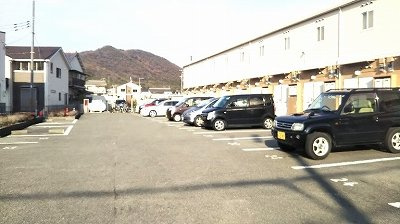 レオパレスＭＡＴＳＵＤＡの駐車場