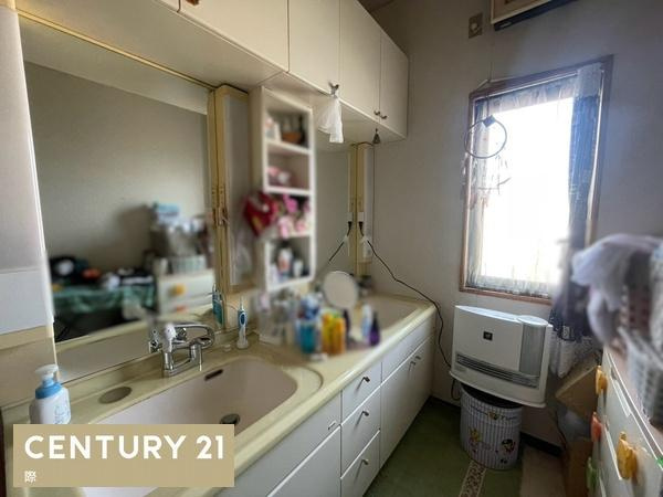 和歌山市粟の中古一戸建の独立洗面台