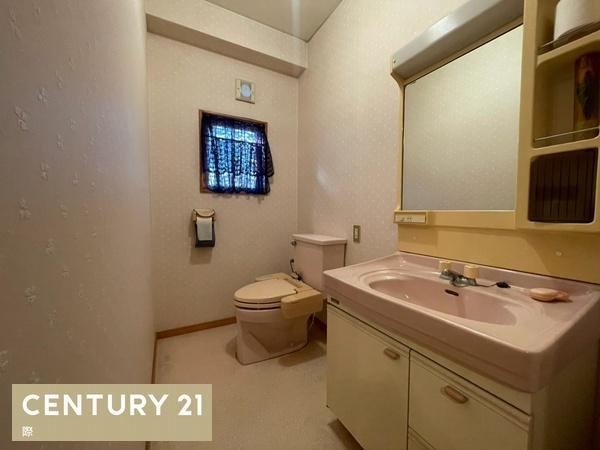 和歌山市粟の中古一戸建のトイレ