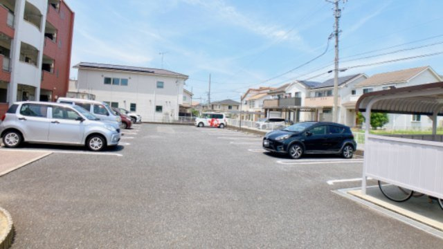 ココルーナの駐車場