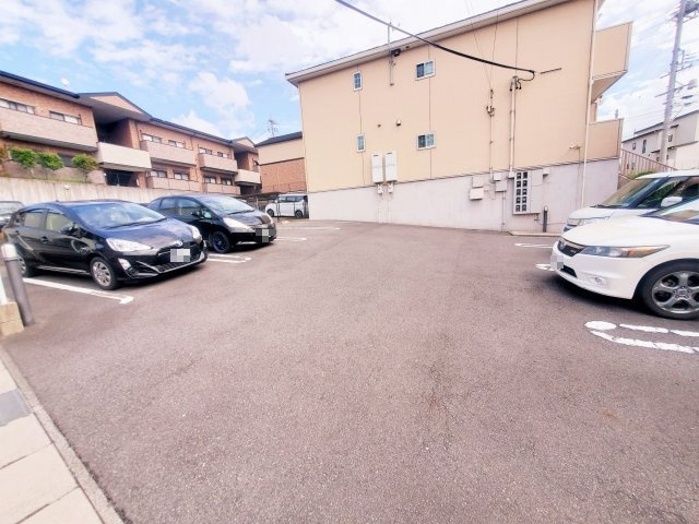 ソレアードDの駐車場