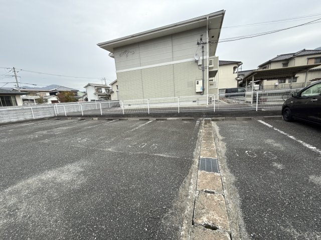 AMBER　PEARLの駐車場