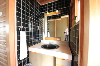 【洗面所】 | 甲賀市土山町笹路222-1　中古戸建 | トイレ横洗面