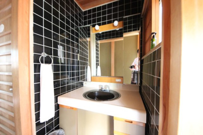 【洗面所】 | 甲賀市土山町笹路222-1　中古戸建 | トイレ横洗面