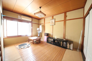 【洋室】 | 甲賀市土山町笹路222-1　中古戸建 | 勝手口横和室