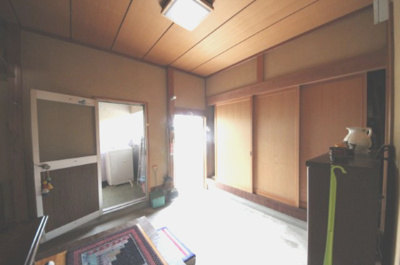 【設備】 | 甲賀市土山町笹路222-1　中古戸建 | 大容量収納のある勝手口