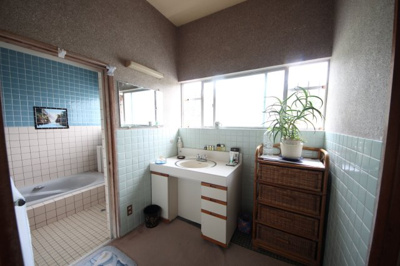 【独立洗面台】 | 甲賀市土山町笹路222-1　中古戸建 | 浴室横洗面台