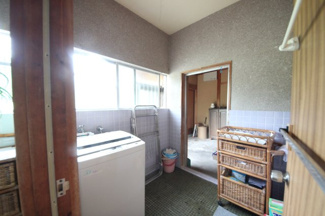【ランドリースペース】 | 甲賀市土山町笹路222-1　中古戸建 | 洗面横、洗濯機用空間