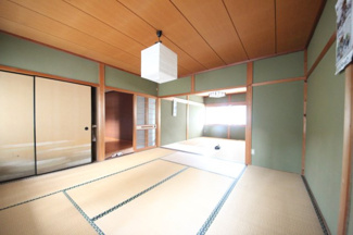 【和室】 | 甲賀市土山町笹路222-1　中古戸建 | 二階和室二間別角度