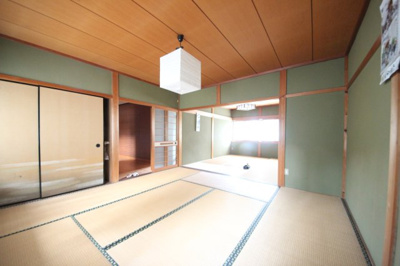 【和室】 | 甲賀市土山町笹路222-1　中古戸建 | 二階和室二間別角度