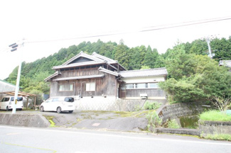 【外観】 | 甲賀市土山町笹路222-1　中古戸建 | 道路からの外観