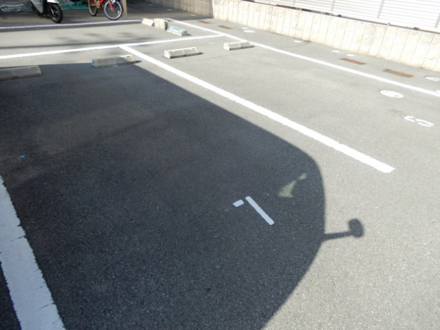 アパートメントハウス京口の駐車場