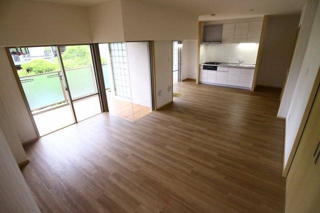 ソフィットクラブの居間・リビング