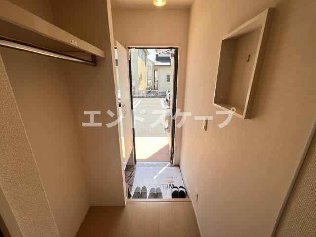 スクエアAの玄関|高崎、前橋エリアのお部屋探しはエンドスケープまで！お客様の理想お聞かせ下さい♪