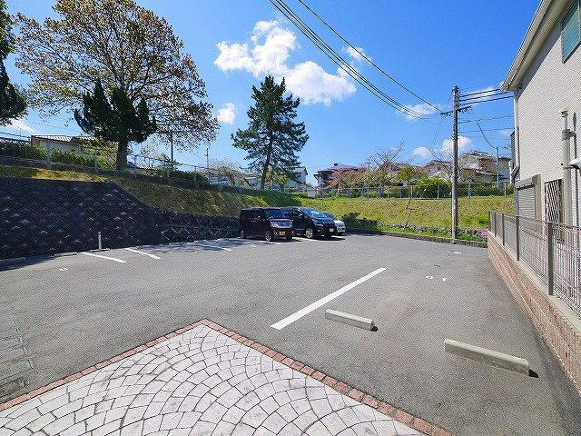 パークサイド学園前の駐車場|カースペースがあります