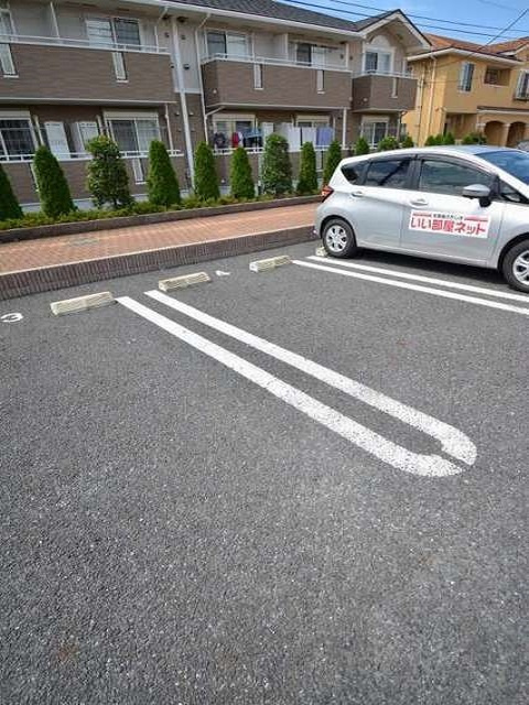 クローバーレジデンスZの駐車場