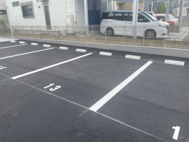 メゾン　ポルテ・ボヌール尾上の駐車場