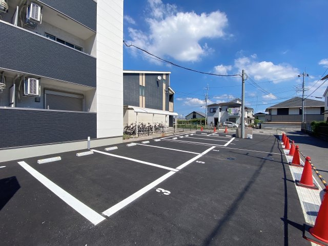 ポプラーレ狭山Ⅱの駐車場