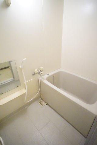 リアルジョイ薬園台参番館の浴室|お風呂で疲れを癒します。