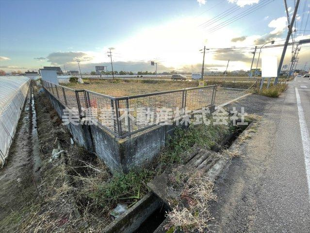 ６１６２９　瑞穂市美江寺土地の外観