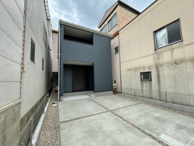 【外観】 | 南区六条町4丁目 全1棟　＜仲介手数料無料＞道徳小・大江中　新築一戸建て | 撮影
社長の村田です！
自らプレイヤーとして営業しています
長年の経験と実績から皆様により良いマイホーム購入のご提案をいたします。
住宅ローンの不安や購入後の不安等何でもご相談ください。