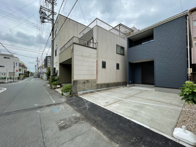 【前面道路含む現地写真】 | 南区六条町4丁目 全1棟　＜仲介手数料無料＞道徳小・大江中　新築一戸建て | 撮影
社長の村田です！
自らプレイヤーとして営業しています
長年の経験と実績から皆様により良いマイホーム購入のご提案をいたします。
住宅ローンの不安や購入後の不安等何でもご相談ください。