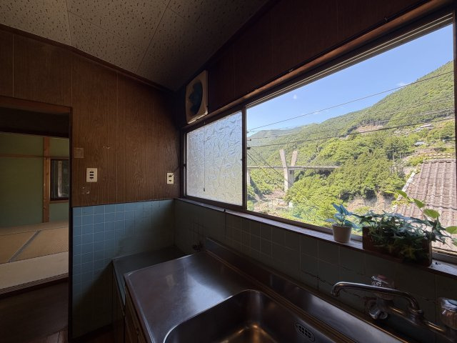 五條市大塔町辻堂　中古戸建のキッチン