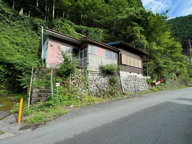 五條市大塔町辻堂　中古戸建の外観|★近くのロッジ「星のくに」では天体望遠鏡で星を観察できますよ♪