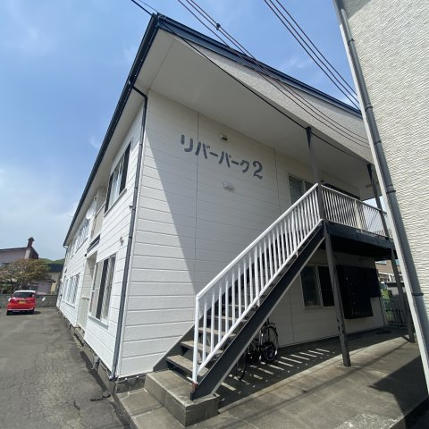 リバーパークの外観