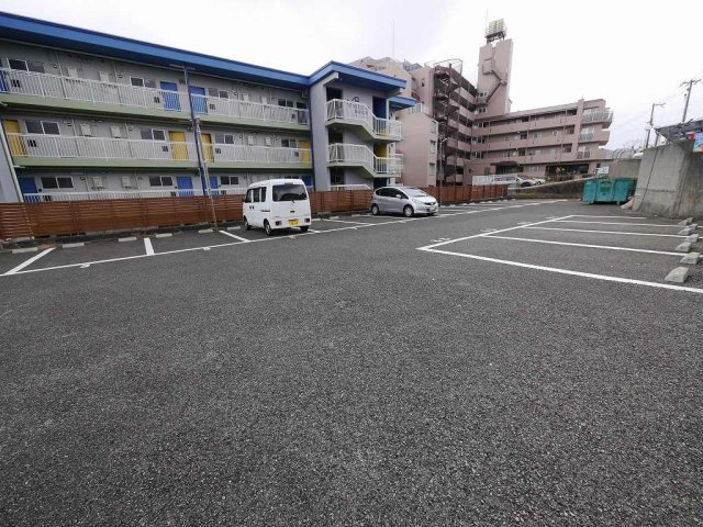 SUZURAN DANCHI Ⅱの駐車場