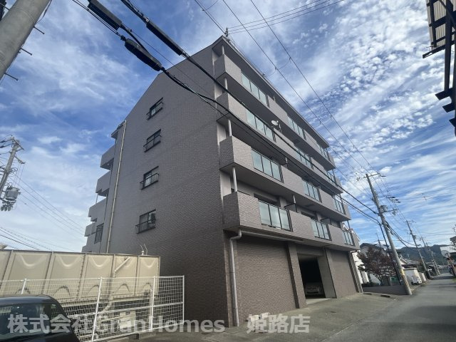サンプレイス網干駅前の外観