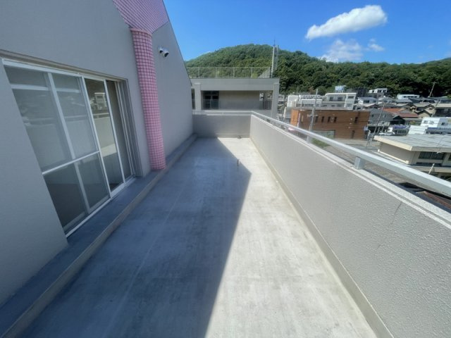 シャトー三和青山のバルコニー