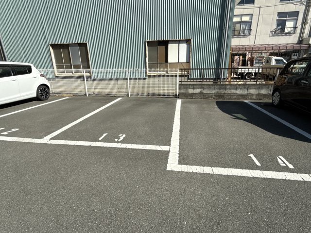 ハッピーコート青山の駐車場