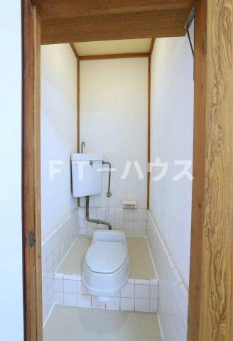 小山ハイツのトイレ|落ち着いた色調のトイレです