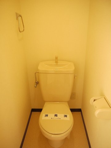 アンジュール川方のトイレ