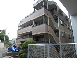 【外観】 | 京王相模原線「若葉台」駅まで徒歩9分！小田急多摩線「黒川」駅も徒歩3分！2駅2沿線利用可能で通勤通学・お買物にも便利な立地です☆