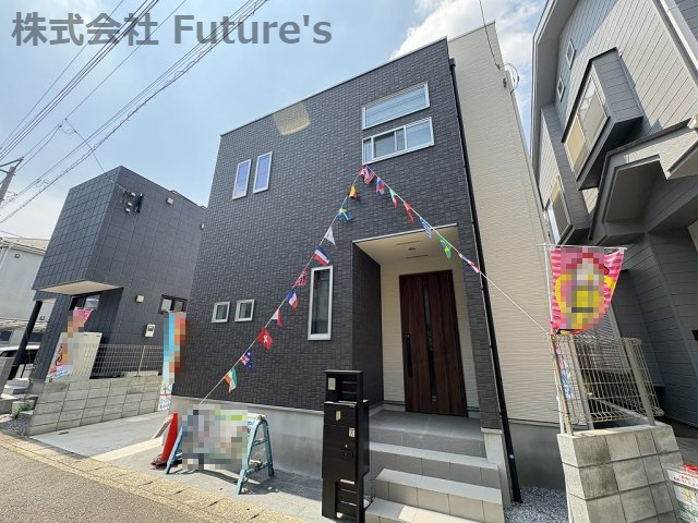 三郷市早稲田6丁目　戸建　全1棟の外観|シンプルなデザインの邸宅です