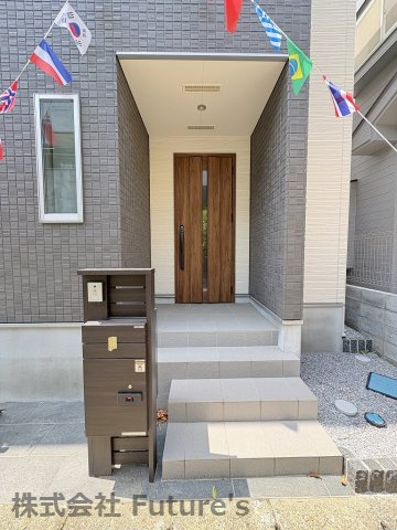 三郷市早稲田6丁目　戸建　全1棟のエントランス|玄関アプローチ