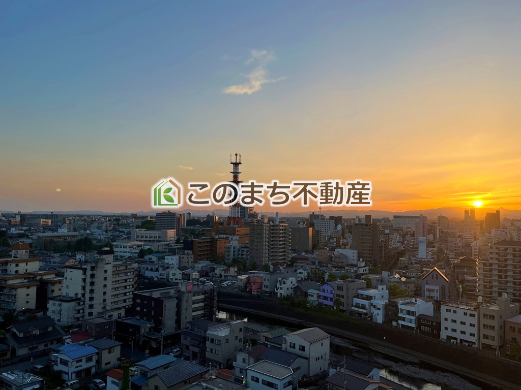 サーパス南大通りグランゲートの展望|バルコニーから夕日が沈む瞬間を眺めながら、
ゆったりとした素敵な時間が過ごせそうです♪