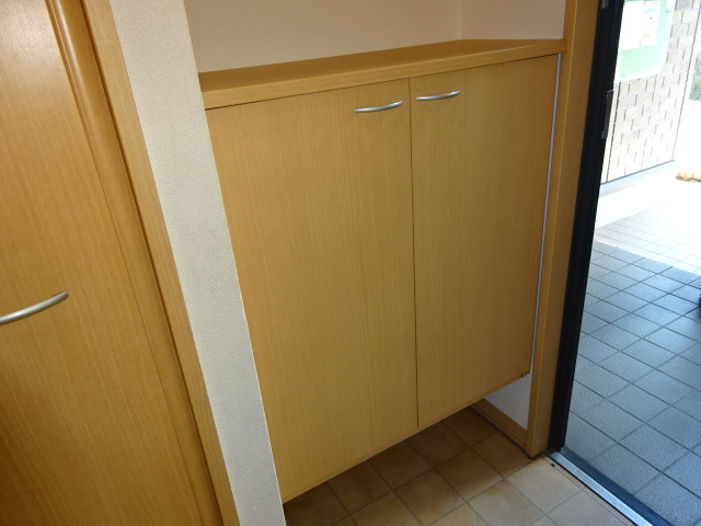 アシュランスBの内装|シューズボックス