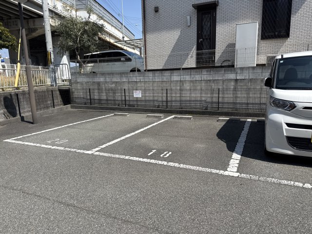 サンライズ高町の駐車場