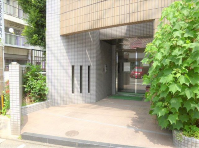 ドマーニASOUのエントランス|ゆとりのあるエントランスです