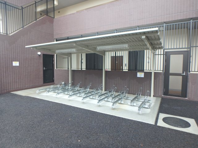 【その他共用部分】 | Ｌａ・Ｄｏｕｃｅｕｒ西宮北口 | 屋根付き駐輪スペースです