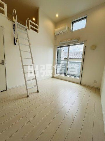 仲介手数料0円！！ラルーチェ庄内通の居間・リビング