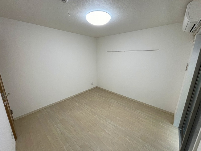 【寝室】 | ノイヴェル布施