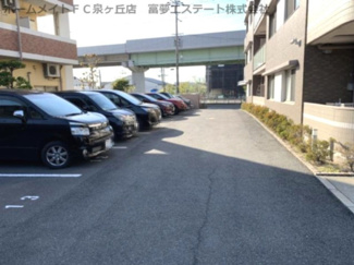 【駐車場】