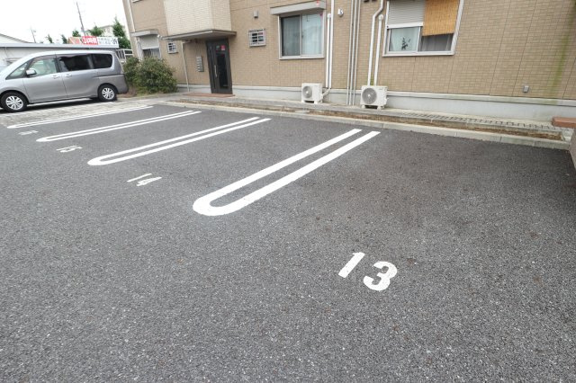 オ・ソレイユABIKOの駐車場