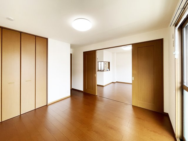 メゾン・ラフィーネ　A棟の居間・リビング