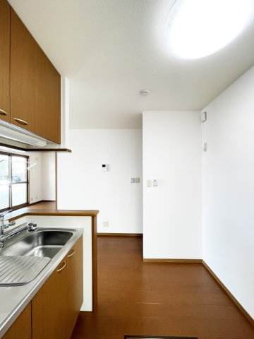 メゾン・ラフィーネ　A棟の居間・リビング